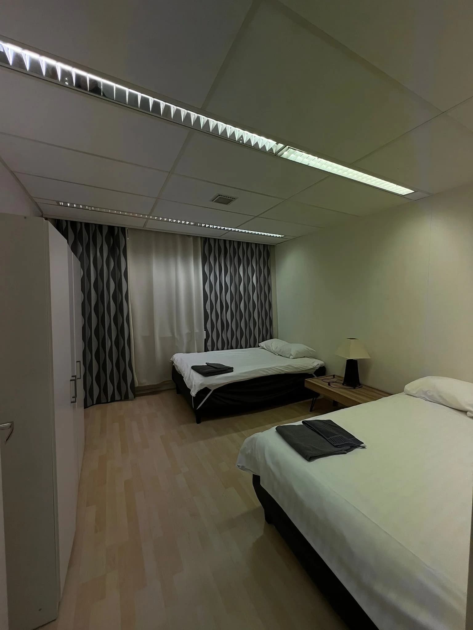 Neljän hengen huone