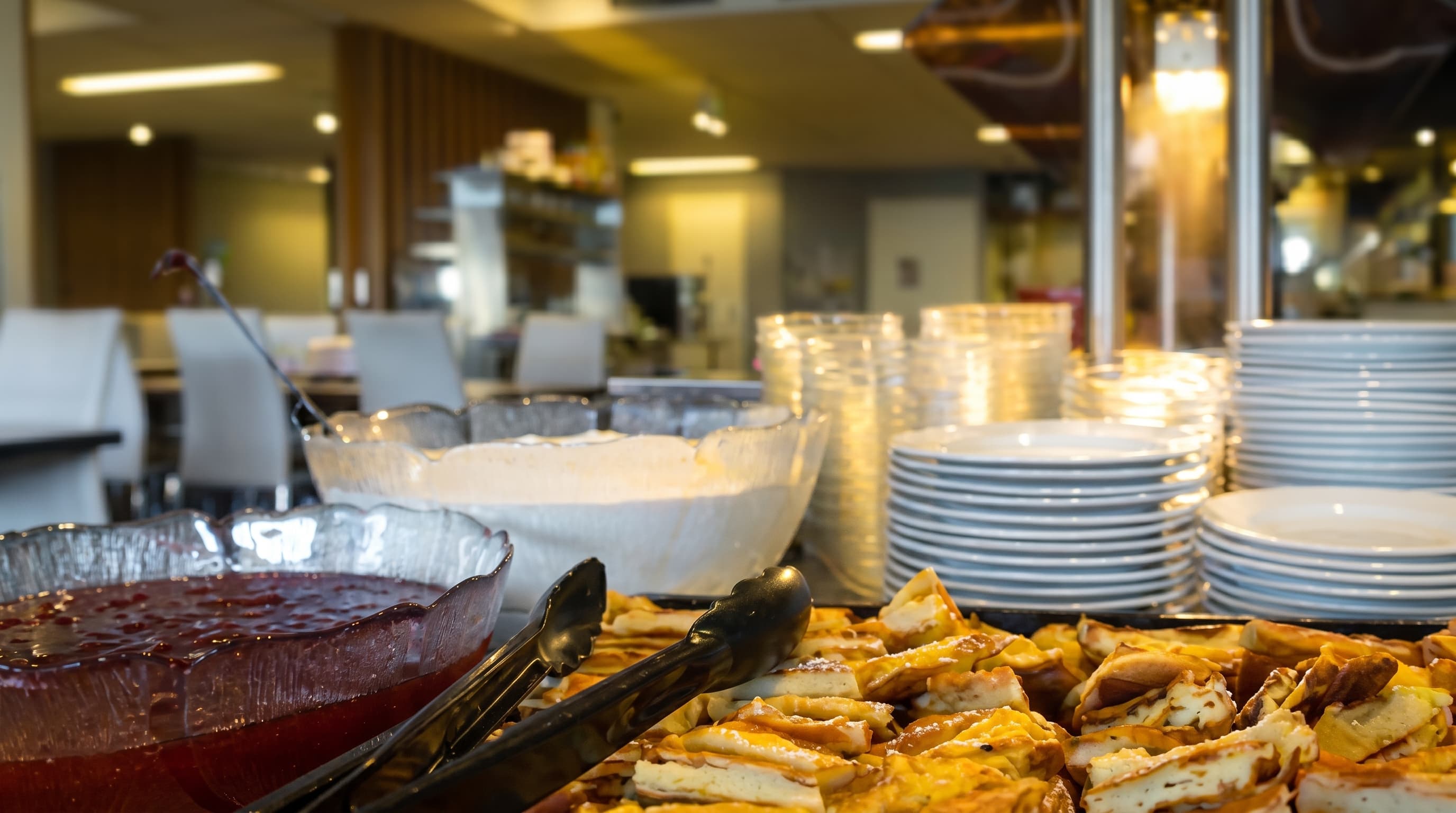 Talon pannukakut ja hillo